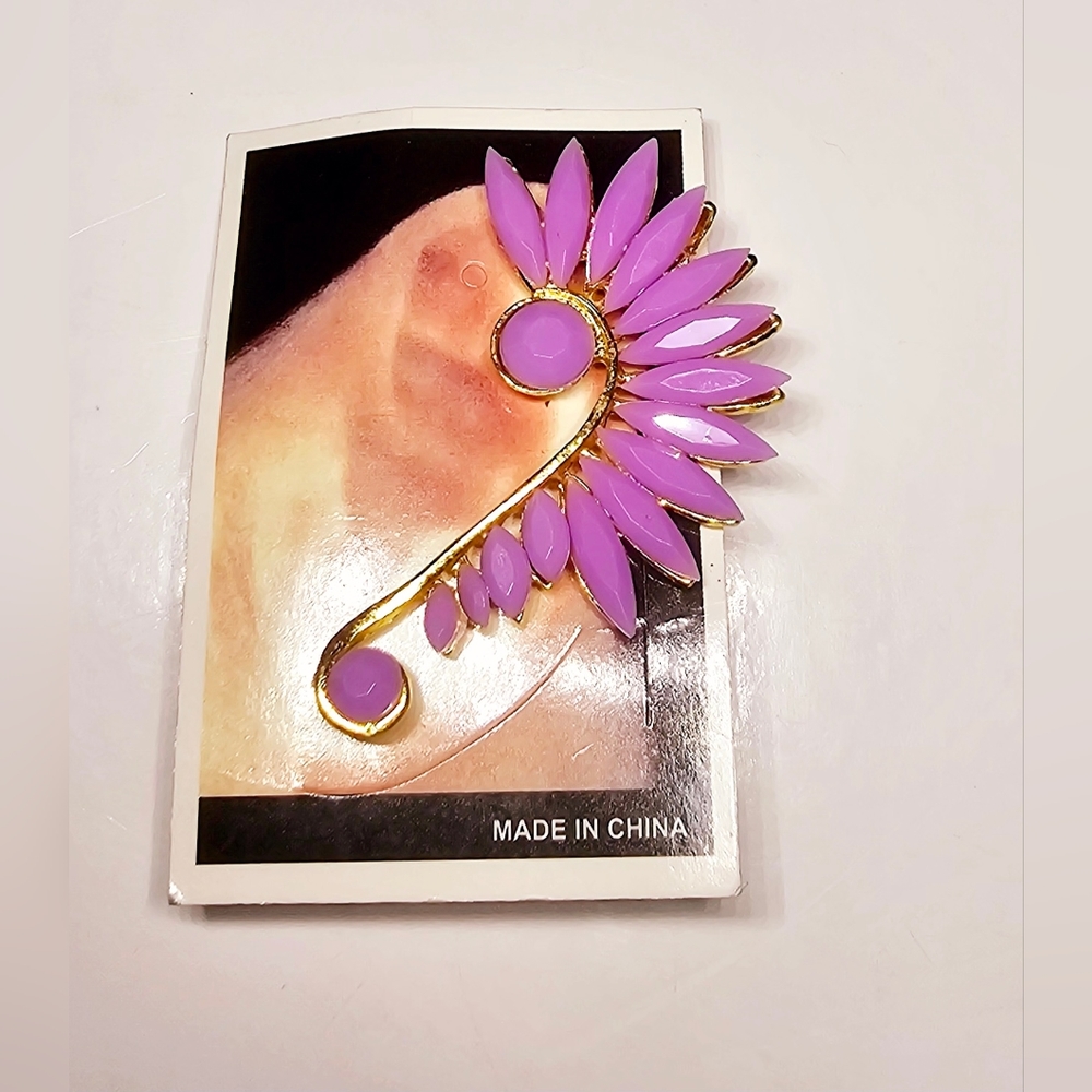 Purple dramatic fan earcrawler earringPurple dramatic fan earcrawler earring